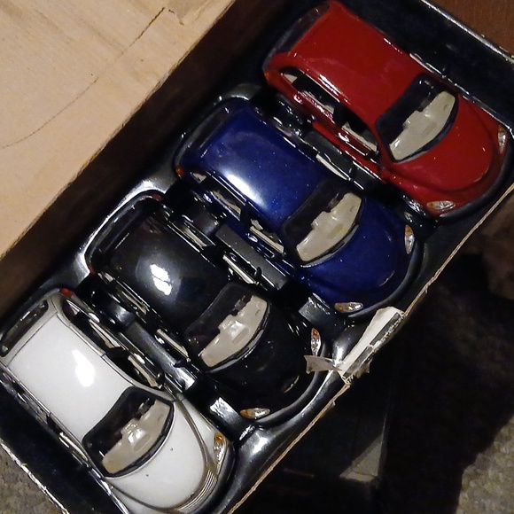 🤠New In Box 2001 CHRYSLER PT CRUISER SILVER Die Cast 1:24 Scale - Picture 5 of 5